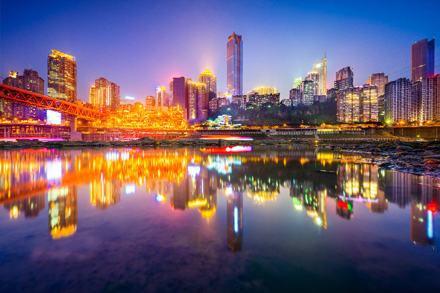 vista panoramica de la ciudad en un atardecer